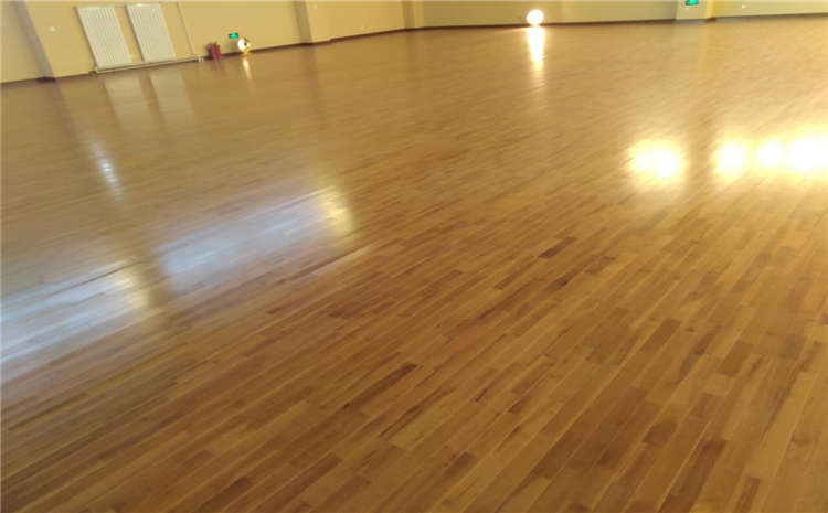 籃球場木地板