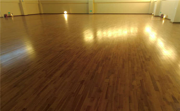 比賽場館實木運動地板怎么維護
