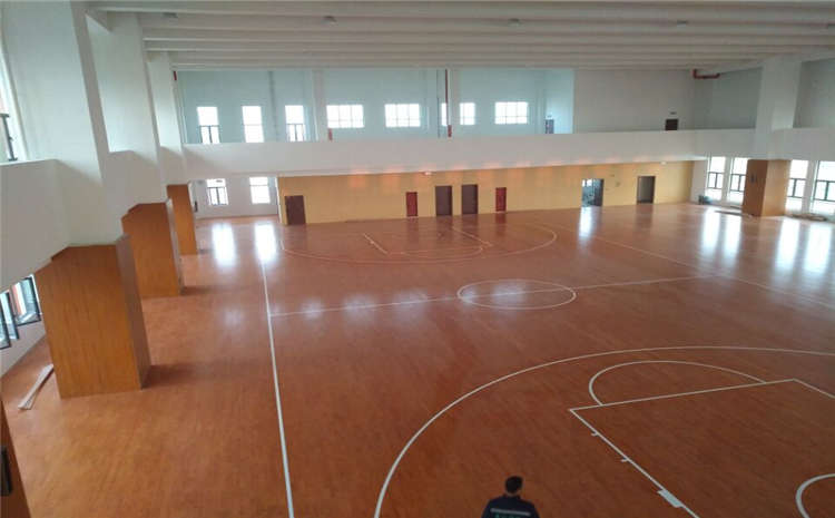 白色裝修配什么顏色木地板